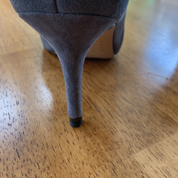 White House Black Market suede leather smoked pearl size 6.5 - Picture 5 of 10